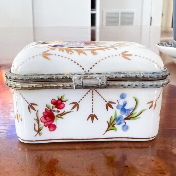 Porcelanas LF Vintage Trinket Box Victorian Porcelain Cameo Enamel Metal Flowers - Picture 5 of 12